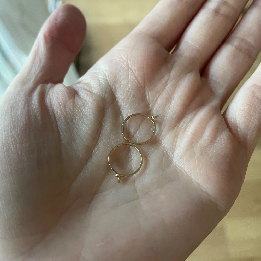 Catbird small hammered dream hoops - Picture 9 of 10